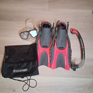 U.S. Divers Snorkeling Set Mask Trek Fins Snorkel Bag Pink S/M Women 5-9.5